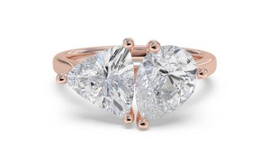 Magnifique bague à deux pierres en forme de poire et de trilène, diamant de laboratoire de 0,80 ct, en or jaune, blanc, rose et platine 18 carats - Product Image 3