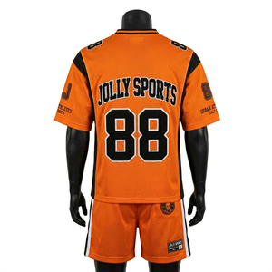 Conjunto de camiseta y pantalones cortos de fútbol de malla de poliéster premium de 200 GSM, paneles laterales naranja y negro, logotipo personalizado, conjunto corto para hombre - Product Image 2