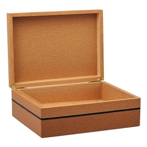 Étui à cigares de luxe en bois massif, conçu pour des collections exclusives, offrant une structure robuste et une apparence élégante - Product Image 1