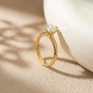 Anillo de Compromiso Clásico de Oro de 18K y Plata de Ley 925 con Diamante Cultivado en Laboratorio de Corte Redondo de 6 Puntas - Product Image 2