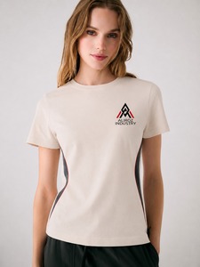 เสื้อยืดแฟชั่นผู้หญิง เนื้อผ้านุ่ม ระบายอากาศได้ดี สวมใส่สบาย ดูมีสไตล์ เหมาะสำหรับทุกโอกาส เสื้อยืดผู้หญิงคุณภาพดีที่สุด - Product Image 1
