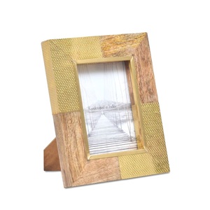 Cadre photo en bois artisanal de designer avec finition bleue thermolaquée, cadre décoratif minimaliste pour la maison, à poser sur table - Product Image 4