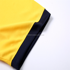 Ensemble de maillots de football pour hommes adultes respirants avec logo personnalisé imprimé 2025, bleu ciel avec impression numérique, fabriqué en polyester, col en V, hiver - Product Image 4