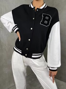 Veste universitaire courte de luxe personnalisée pour femme, en chenille brodée, style Letterman, en laine, respirante et élégante - Product Image 2