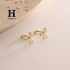 Pendientes de Diseño de Lazo Premium, Elegantes Broches de Lazo Dorado, Joyería Moderna y Minimalista para Niñas y Mujeres - Product Image 4