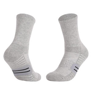 Chaussettes de sport en coton personnalisées de haute qualité pour hommes, avec logo brodé, antidérapantes, à compression, jetables, style mode et grip, pour OEM - Product Image 3