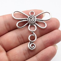 Colgante de Libélula con Cola en Espiral 50x50mm, Aleación de Zinc Plateada Antigua, Alas de Alambre Calado para Creación de Collares Boho