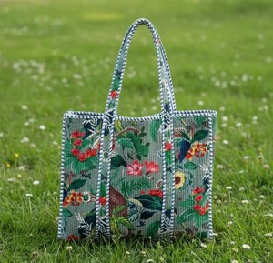 Bolso tote de terciopelo con estampado floral hecho a mano: Bolsos de fiesta acolchados, bolso de mercado - Product Image 5