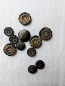 Botones Redondos de Imitación de Cuerno de Búfalo, Hechos a Mano, Ecológicos, Duraderos y Modernos de China HF Industries, para Coser Camisas y Abrigos con Logotipo Personalizado - Product Image 5