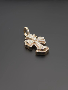 Collier pendentif croix en moissanite de luxe unisexe, plaqué argent, certifié IGI, serti de diamants ronds brillants cultivés en laboratoire, par RB Gems - Product Image 4