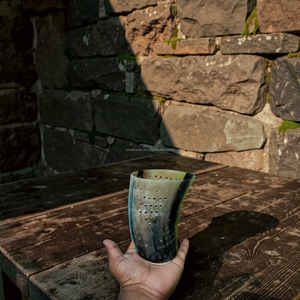 Portavelas de cuerno de buey natural hecho a mano con orificios decorativos, decoración rústica para el hogar a precio económico. - Product Image 4