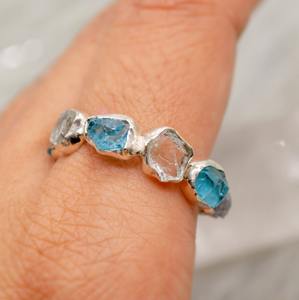 Anillo de Apatita Azul Cruda de Alta Calidad con Banda de Eternidad de Plata Esterlina, Joyería de Piedra de Nacimiento de Marzo, Regalo para Ella, Fiesta - Product Image 4