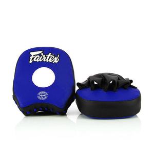 นวมหนังแท้ Fairtex แบบกำหนดเอง และแผ่นซ้อมเตะ สำหรับฝึกซ้อมไทยคิกบ็อกซิ่งและ MMA - Product Image 6