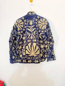 Manteau d'automne en velours bleu marine brodé Suzani, écologique et de qualité supérieure |   Veste ethnique bohème florale pour femmes |   Broderie artisanale de luxe - Product Image 5