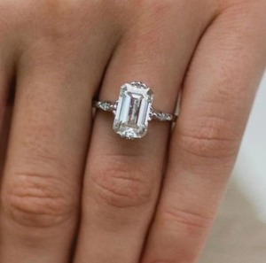 Anillo Solitario de Diamante Blanco Esmeralda de Aniversario, Joyería de Plata Esterlina para Ella, Diseño Clásico, Regalo Romántico, Cómodo - Product Image 4