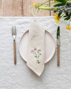 Ensemble de serviettes en lin brodées à la main, 8 pièces, motif floral carré, écologiques, pour la salle à manger et la cuisine - Product Image 3