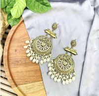 Boucles d'oreilles pendantes en forme de fleur, plaquées or, en alliage, faites à la main, style indien traditionnel, imitation perle, cristal, strass, tendance pour femmes