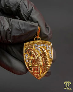 Pendentif Bouclier du Zodiaque Scorpion Sertie de Diamants Moissanite, Finition Or, Style Hip Hop, Charme Astrologique de Luxe pour Hommes - Product Image 3