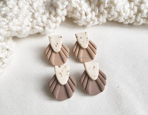 Boucles d'oreilles en bois acrylique en résine solide Collection de bijoux faits à la main Technique polonaise Cadeau de boucle d'oreille de luxe pour son mariage et son anniversaire - Product Image 2