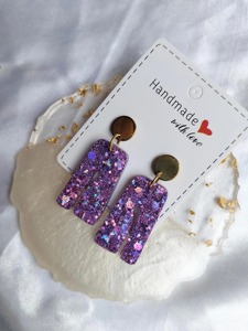 Boucles d'oreilles en résine en forme de cœur avec paillettes faites à la main, motif galaxie violette, bijoux tendance, cadeau pour la Saint-Valentin - Product Image 4