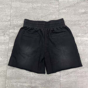 Pantalones cortos unisex holgados de algodón 100% personalizados, de alto gramaje, con pedrería, efecto desgastado por el sol, lavado ácido, estampado DTG y bajo sin rematar. - Product Image 2