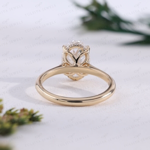 Anillo de Compromiso Clásico de Corte Ovalado con Halo Oculto y Garras, Anillo de Boda Solitario de Oro Amarillo, Joyería Fina Nupcial - Product Image 3