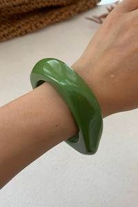 Elegante Brazalete Artesanal de Resina con Efecto Mármol Único, Pulsera Premium Hecha a Mano para Mujer - Product Image 4