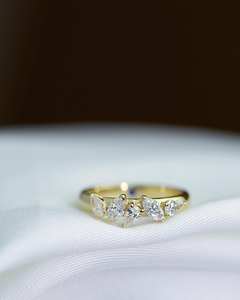 Bague de mariage en moissanite taille marquise en or jaune 14 carats, empilable, minimaliste, bijoux de luxe raffinés, bague de promesse d'anniversaire pour femme - Product Image 1