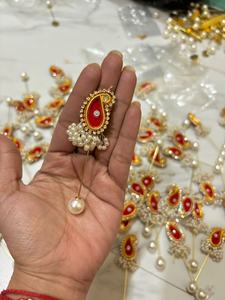 Elegant Red Kundan Paisley Brooch <b>Pin</b> with Pearl Tassel Traditional Indian Ethnic Saree Accessory Bridal Festive Wear Ornament - Product Image 2