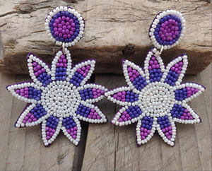 Boucles d'oreilles pendantes fleur violettes faites à la main, broderie de perles de rocaille, bijoux fantaisie, accessoires perlés classiques et colorés, vente en gros pour fêtes - Product Image 3