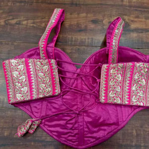 Blusa de Sari Nupcial Corta Minimalista de Satén Tejido Rosa Intenso, Transpirable, 100% Seda, para Bodas de Otoño/Invierno/Primavera/Verano - Product Image 1