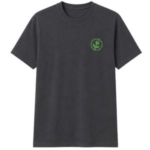 เสื้อยืดโอเวอร์ไซส์สีเทาเข้มสำหรับผู้ชาย แขนสั้น ผ้าฝ้าย คอกลม พิมพ์ลายโลโก้ที่อกเล็กน้อย สไตล์ลำลอง สตรีทแวร์ ทรงหลวม แฟชั่นทันสมัย - Product Image 1