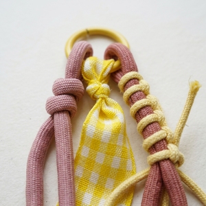 Cordon de téléphone tissé fait main en ruban Gingham, dragonne anti-chute pour smartphone, porte-clés jaune rose, ensemble d'articles cadeaux - Product Image 2