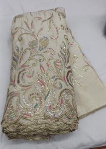 Tissu en soie pure de qualité supérieure pour la confection de lehenga et de saree de mariée, fournisseur de luxe pour boutiques, vente en gros et exportation - Product Image 5