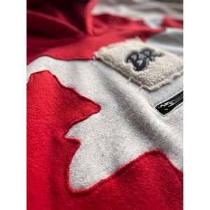 Sweat-shirt à capuche oversize pour homme, imprimé graphique rouge et blanc, style streetwear, en molleton avec patch artistique - Product Image 5