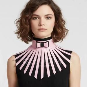 Fabricante personalizado de collar de cuero sintético rosa con flecos y lazo - Product Image 5