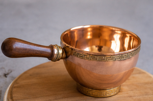 Bol de service artisanal en cuivre pur avec poignée en bois, bol ayurvédique traditionnel en cuivre, bol à soupe en cuivre de qualité supérieure, décoratif - Product Image 2