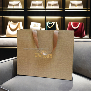 ถุงกระดาษแฟชั่นหรูหราที่กำหนดเองได้สำหรับการนำเสนอผลิตภัณฑ์ระดับพรีเมียมสำหรับเครื่องประดับสุดหรูของขวัญที่โดดเด่น - Product Image 4