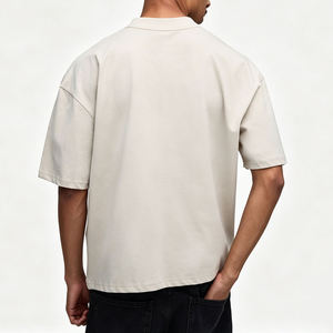 เสื้อยืดแขนสั้นสีแดงสำหรับผู้ชาย คอกลม สไตล์ลำลอง สตรีทแวร์ ผ้าถัก สีพื้น ผ้าเจอร์ซีย์คอตตอน ทรงโอเวอร์ไซส์ เป็นมิตรกับสิ่งแวดล้อม แห้งเร็ว - Product Image 4
