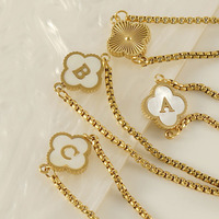 Bracelet tendance en acier inoxydable doré avec pendentif trèfle pour femme – Collections de mode pour soirées
