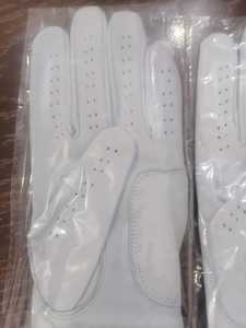 ถุงมือกอล์ฟหนัง PU สีขาว แบบมีรูระบายอากาศ ใช้ได้ทั้งชายและหญิง บรรจุในถุงพลาสติก สำหรับเล่นกีฬา - Product Image 4