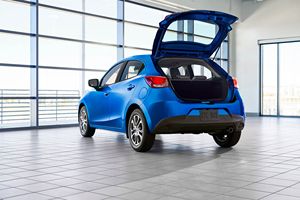 Mejor Oferta para Nuevo |   Toyota Yaris Hatchback L Usado, Años 2010-2020 |   LE |   SE - LHD |   Volante a la derecha - Product Image 4