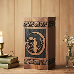 Urne funéraire artisanale en bois de rose, écologique et durable, style américain, gravée avec un motif de guerrier samouraï - Product Image 3