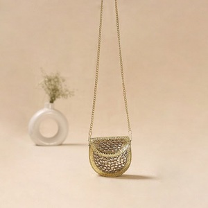 Bolso de mano metálico Kundan, bolso de noche tradicional adornado para mujer, para bodas, fiestas y celebraciones, de f s international - Product Image 3