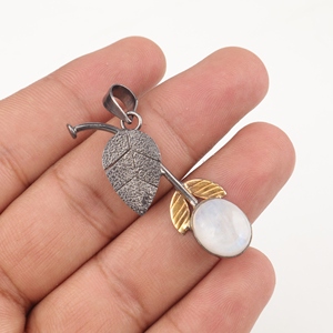 Increíble Colgante Vintage de Plata de Ley con Piedra Lunar Arcoíris de Corte Ovalado, Engaste de Latón Hecho a Mano, Joyería de Moda para Mujer - Product Image 1