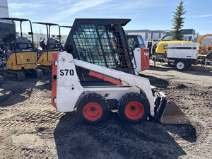 Cargadora Compacta S70 2015 con Cabina Cerrada, Máquina de Construcción de Alto Rendimiento - Product Image 2