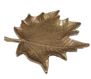 Décoration de table en laiton de qualité supérieure plateau et plateaux de fruits secs couleur or de créateur fantaisie avec plateau de service en forme de feuille à vendre - Product Image 1