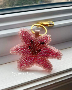 Porte-clés de mariage durable, fait main, en verre perlé, quartz rose, imperméable, écologique, portable, avec motif de dessin animé mignon et broderie - Product Image 5