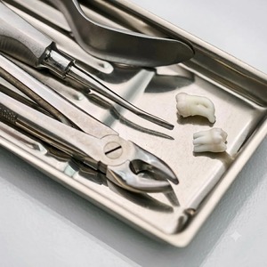 Juego de 52 Instrumentos Quirúrgicos para Extracción Dental, Pinzas y Elevadores de Acero Inoxidable Alemán, Reutilizables, Autoclavables, de Alta Calidad - Product Image 5