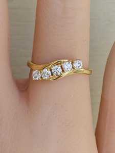 Magnifique bague à bande incurvée en diamant taille ronde pour femme, cultivé en laboratoire, en or massif 18 carats, cadeau surprise pour les amoureux - Product Image 1
